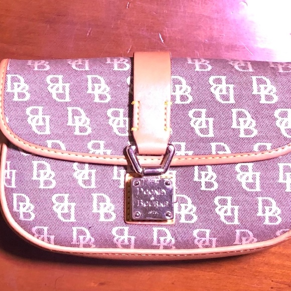 Authentic Dooney & Bourke Wristlet - Picture 1 of 3